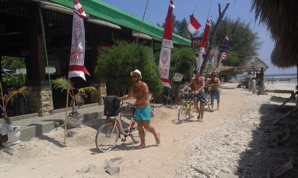 Coral Beach Pizza Cottages Gili Trawangan Exterior foto