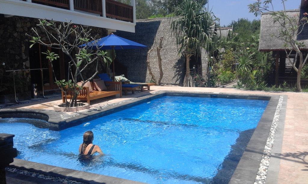 Coral Beach Pizza Cottages Gili Trawangan Exterior foto