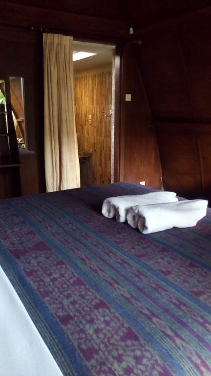 Coral Beach Pizza Cottages Gili Trawangan Exterior foto