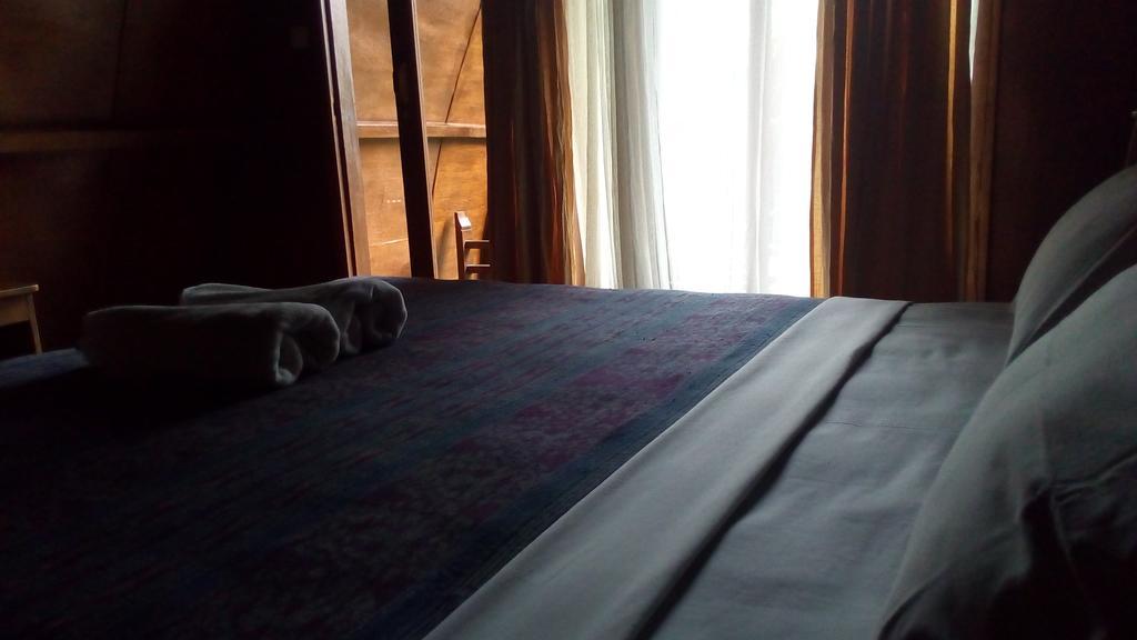 Coral Beach Pizza Cottages Gili Trawangan Exterior foto