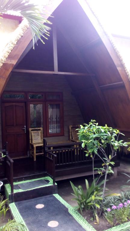 Coral Beach Pizza Cottages Gili Trawangan Exterior foto