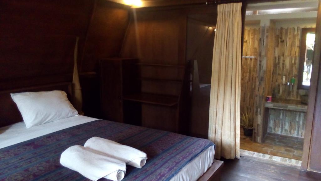 Coral Beach Pizza Cottages Gili Trawangan Exterior foto