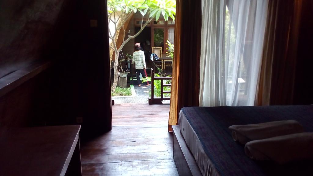 Coral Beach Pizza Cottages Gili Trawangan Exterior foto