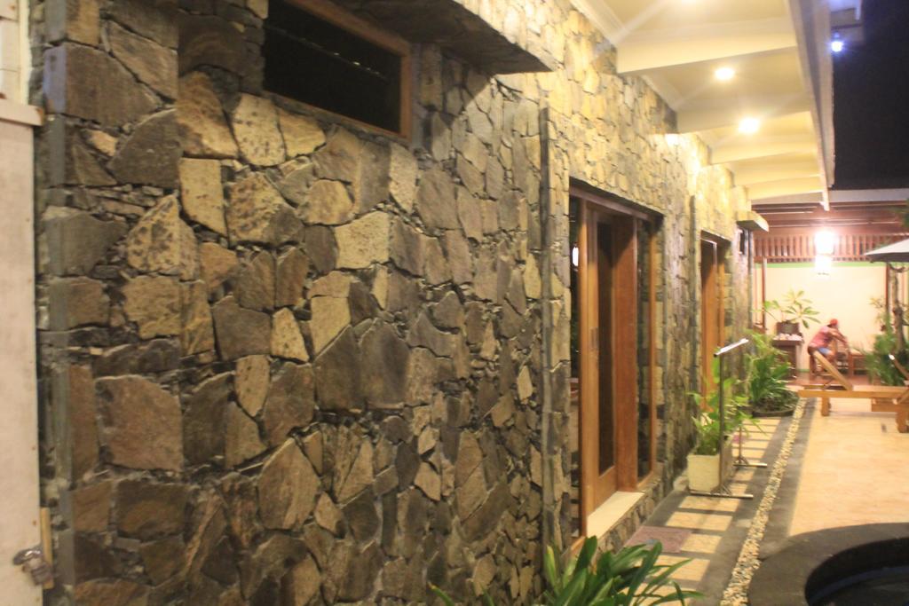 Coral Beach Pizza Cottages Gili Trawangan Exterior foto