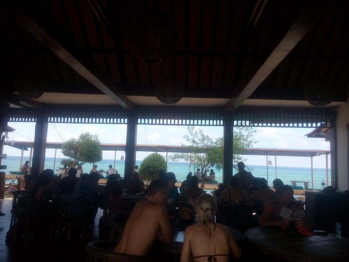 Coral Beach Pizza Cottages Gili Trawangan Exterior foto